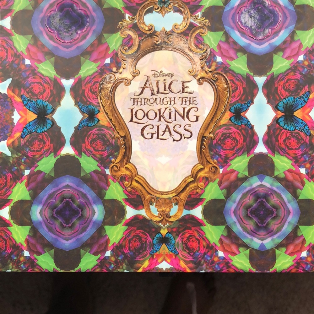 Disney Alice through the looking glass